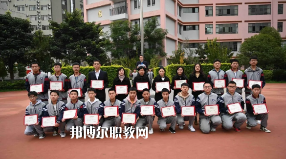 昆明盤(pán)龍職業(yè)高級(jí)中學(xué)怎么樣、好不好