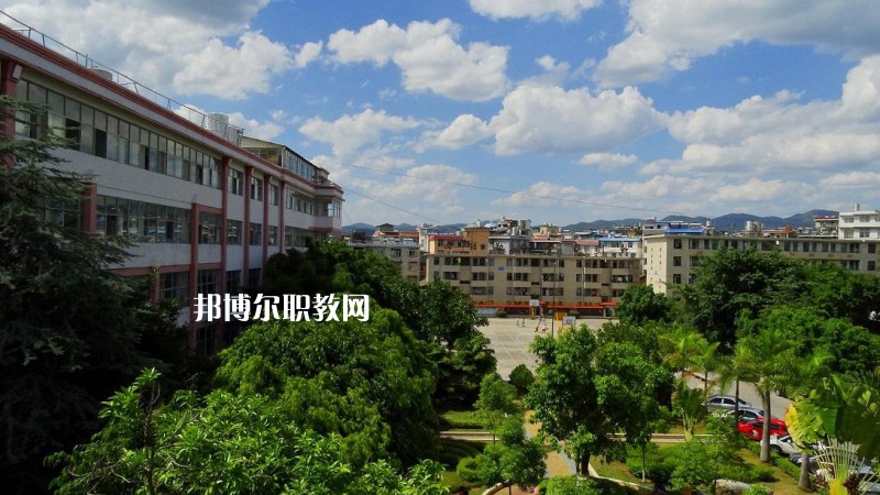 思茅衛(wèi)生學校2021年報名條件、招生要求、招生對象
