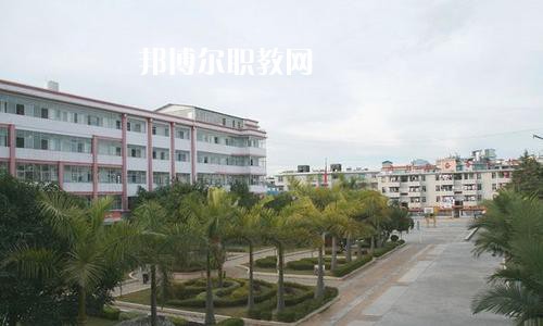 思茅衛(wèi)生學(xué)校2021學(xué)費(fèi)、收費(fèi)多少