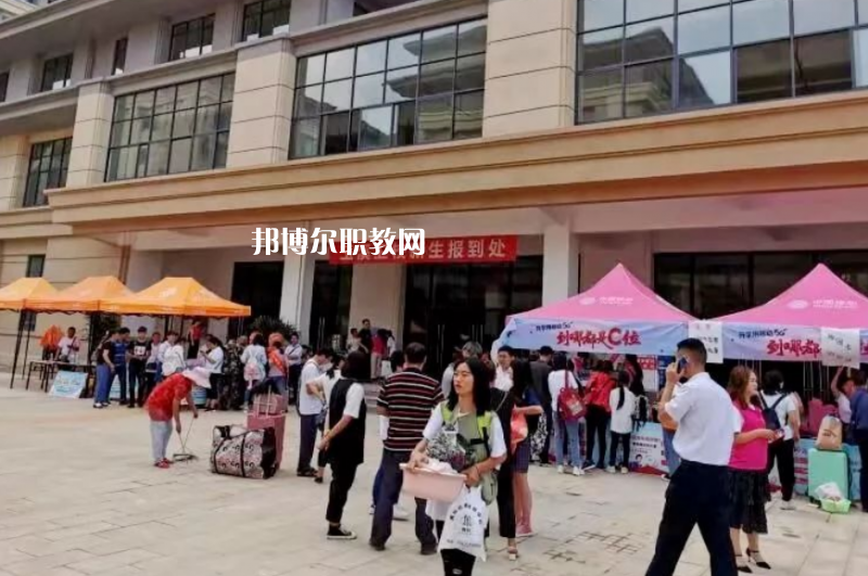 云南玉溪衛(wèi)生學(xué)校2021年報名條件、招生要求、招生對象