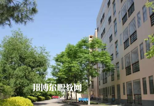云南曲靖應用技術(shù)學校2021年學費、收費多少