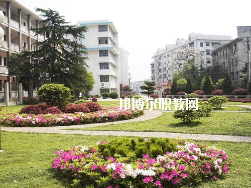 保山市昌寧縣職業(yè)技術(shù)學(xué)校2021年學(xué)費(fèi)、收費(fèi)多少