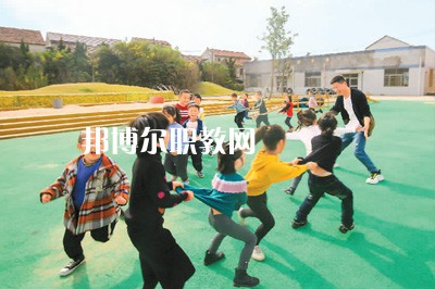 云南2021年中專幼師學(xué)?？梢钥即髮? width=