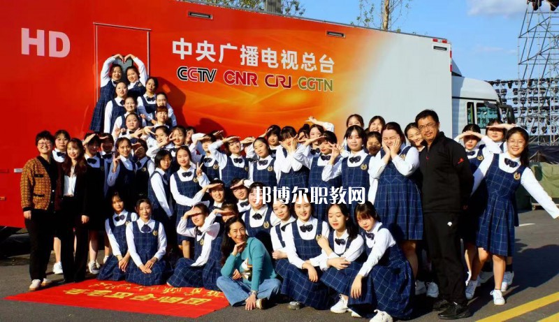 江蘇戲劇學(xué)校2022年報名條件、招生要求、招生對象