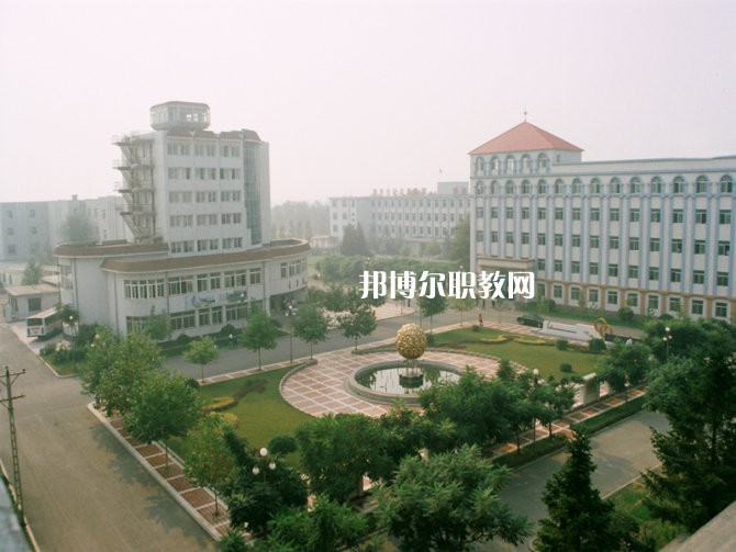 重慶市紡織技工學(xué)校2022年學(xué)費(fèi)、收費(fèi)多少 
