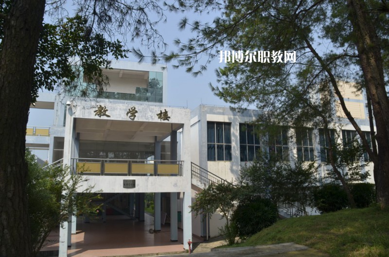 重慶第三衛(wèi)生學(xué)校2022年報名條件、招生要求、招生對象 