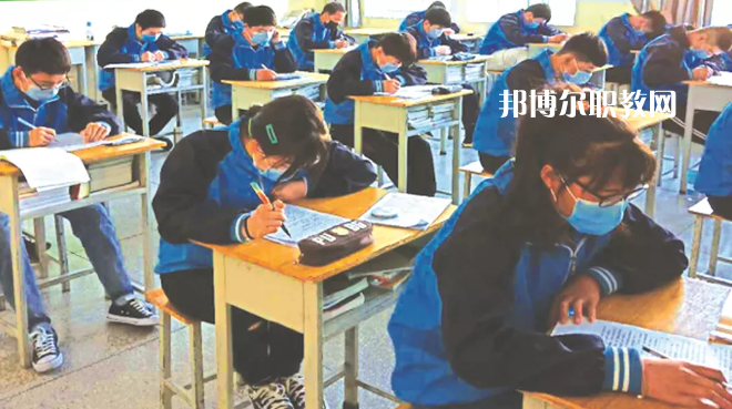 武威勞動(dòng)服務(wù)技工學(xué)校2022年學(xué)費(fèi)、收費(fèi)多少
