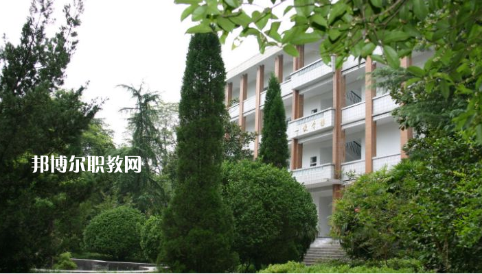 重慶紅春藤技工學(xué)校2022年學(xué)費(fèi)、收費(fèi)多少