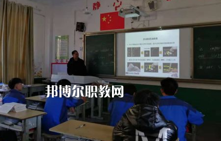 貴州盤州職業(yè)技術(shù)學校2022年招生辦聯(lián)系電話