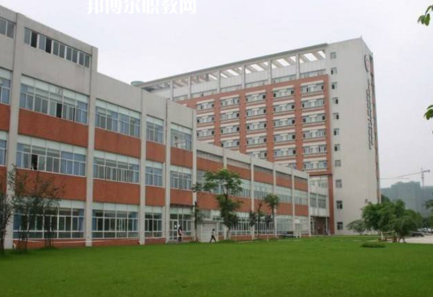 德陽(yáng)中德工業(yè)技術(shù)學(xué)校2022年學(xué)費(fèi)、收費(fèi)多少