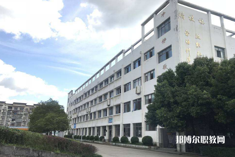 云南化工學(xué)校2022年學(xué)費、收費多少