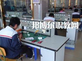 平山縣職業(yè)教育中心2022年招生辦聯(lián)系電話(huà)