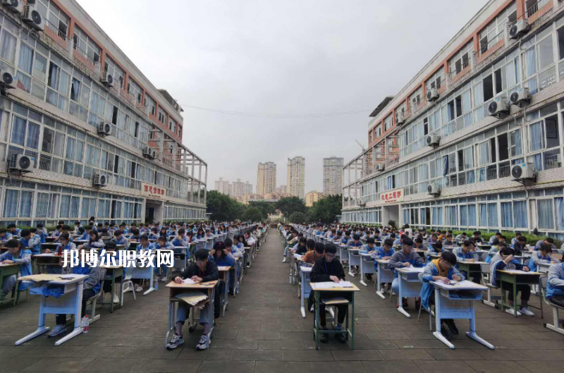 重慶大足職業(yè)教育中心2022年學費、收費多少