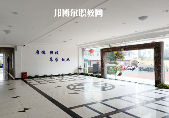 重慶機(jī)電技工學(xué)校2022年報名條件、招生要求、招生對象