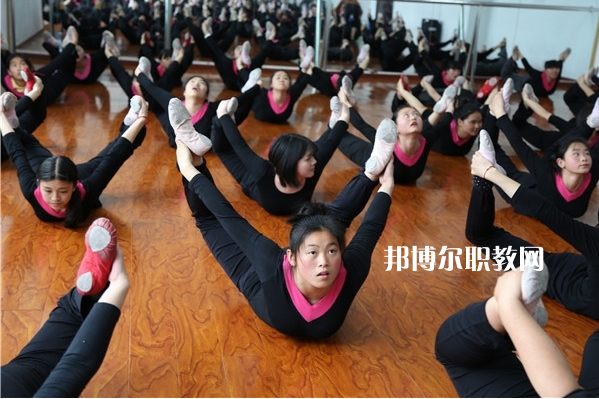 重慶榮昌職業(yè)教育中心2022年學(xué)費、收費多少