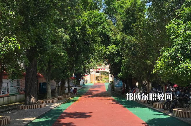 曲靖富源職業(yè)技術(shù)學(xué)校2022年報(bào)名條件、招生要求、招生對(duì)象