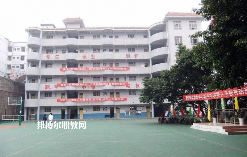 重慶綦江職業(yè)教育中心2022年招生辦聯(lián)系電話(huà)