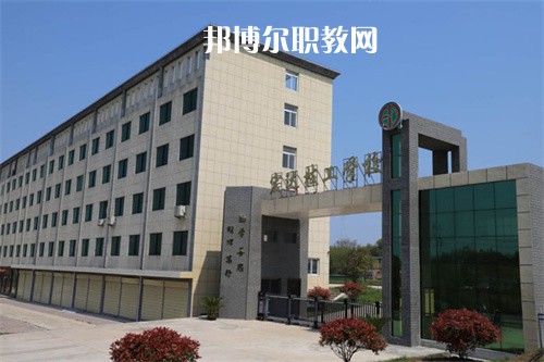 懷寧宏達技工學(xué)校2022年報名條件、招生要求、招生對象