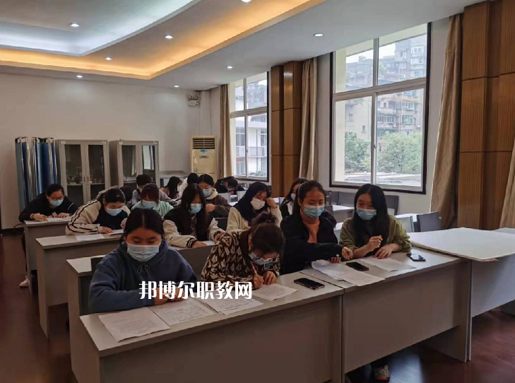 四川內(nèi)江醫(yī)科學(xué)校2022年學(xué)費(fèi)、收費(fèi)多少