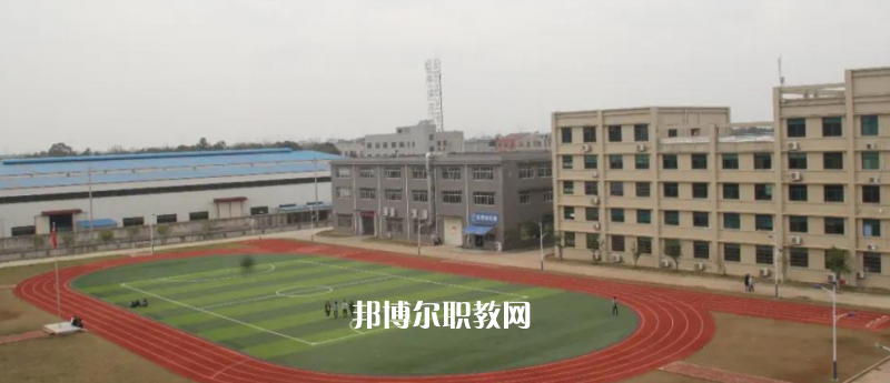 曲靖衛(wèi)生學(xué)校2022年報(bào)名條件、招生要求、招生對象