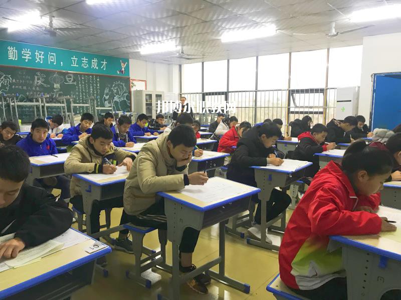 四川達(dá)州鳳凰職業(yè)技術(shù)學(xué)校2022年報(bào)名條件、招生要求、招生對象