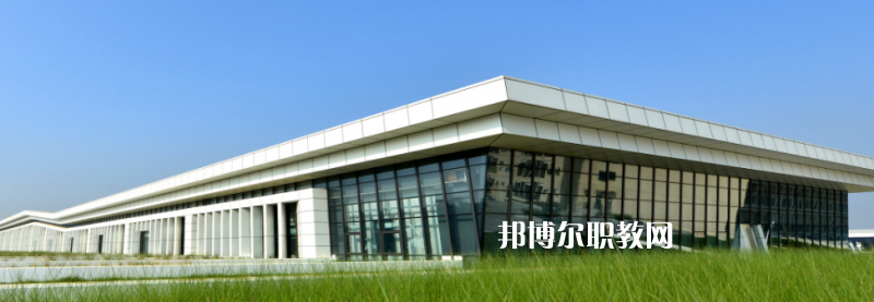 成都交通高級技工學(xué)校2022年學(xué)費、收費多少