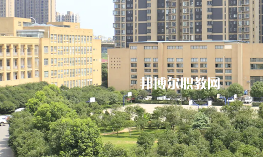 武漢助產(chǎn)學(xué)校2022年招生辦聯(lián)系電話(huà)