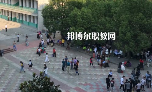 老河口職業(yè)技術(shù)學(xué)校2022年報名條件、招生要求、招生對象