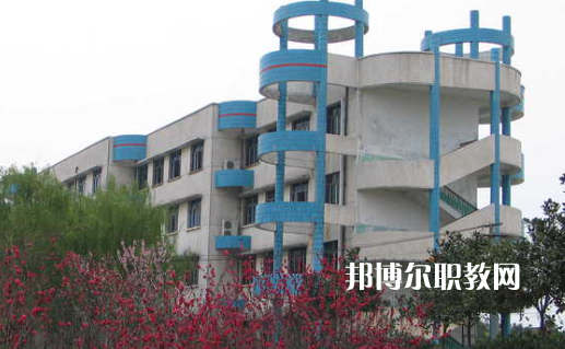 武漢第二高級(jí)技工學(xué)校2022年報(bào)名條件、招生要求、招生對(duì)象