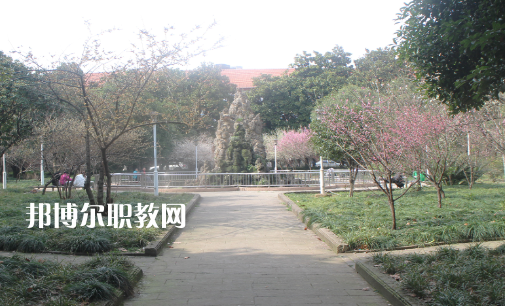 湖北汽車工業(yè)實(shí)驗(yàn)技工學(xué)校2022年報(bào)名條件、招生要求、招生對(duì)象