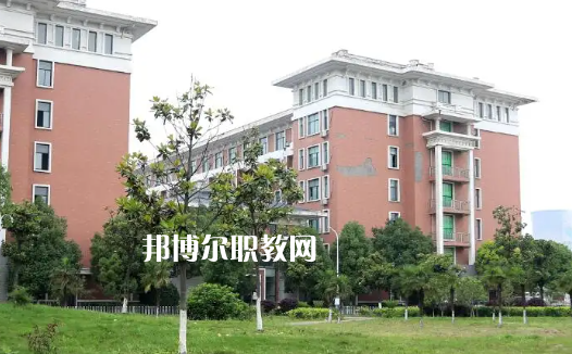 湖北機(jī)械工業(yè)學(xué)校2022年報(bào)名條件、招生要求、招生對象