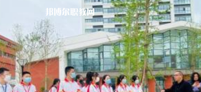 成都職業(yè)技術(shù)學(xué)校2023年報(bào)名條件、招生要求、招生對象