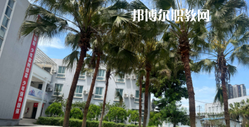 成都光華技工學(xué)校地址在哪里，哪個(gè)地區(qū)，哪個(gè)城市?