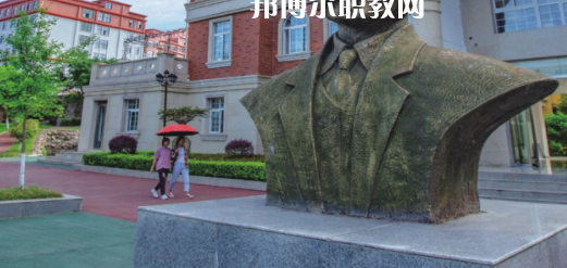 綿陽(yáng)交通高級(jí)技工學(xué)校地址在哪里，哪個(gè)地區(qū)，哪個(gè)城市?