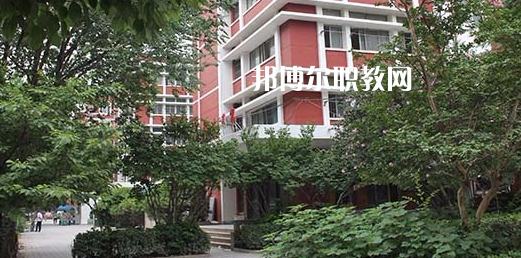 濟南應(yīng)用技術(shù)職業(yè)中等專業(yè)學校地址在哪里，哪個地區(qū)，哪個城市?