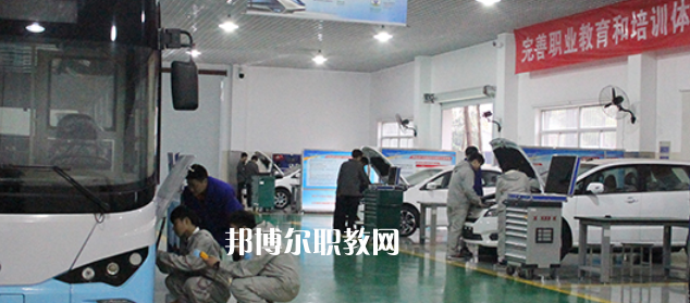 南京市公用事業(yè)技工學(xué)校地址在哪里，哪個(gè)地區(qū)，哪個(gè)城市?