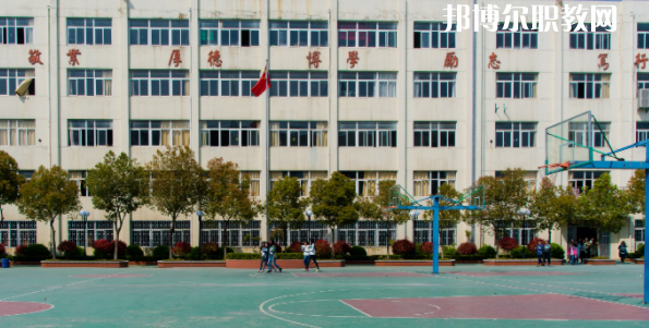 南京工業(yè)技術(shù)學(xué)校地址在哪里，哪個(gè)地區(qū)，哪個(gè)城市?