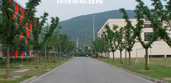 蘇州市紡織工業(yè)職工中等專業(yè)學校地址在哪里，哪個地區(qū)，哪個城市?