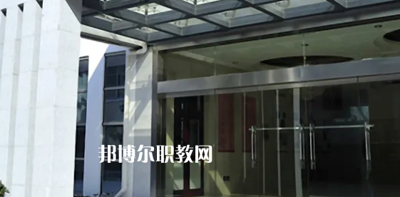 南通市旅游中等專業(yè)學(xué)校地址在哪里，哪個(gè)地區(qū)，哪個(gè)城市?
