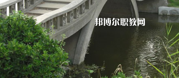 淮安市洪澤區(qū)技工學(xué)校地址在哪里，哪個地區(qū)，哪個城市?