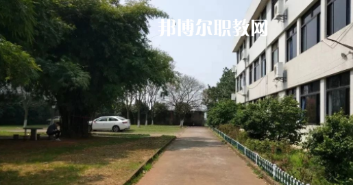 蘭溪市第六中學(xué)地址在哪里，哪個(gè)地區(qū)，哪個(gè)城市?