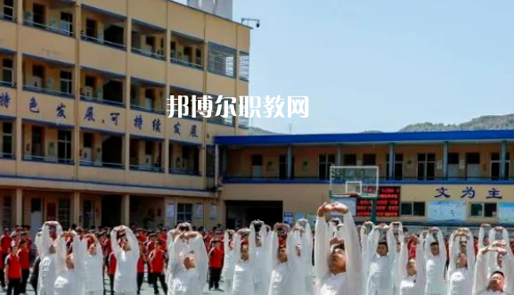 蒼南縣飛林職業(yè)學(xué)校地址在哪里，哪個地區(qū)，哪個城市?
