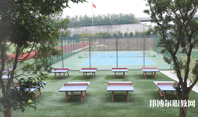 重慶2024年中專學(xué)?？刹豢梢钥即髮W(xué)