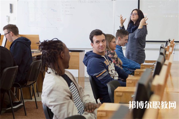 廣東哪里的職業(yè)學(xué)校能讀工藝美術(shù)(室內(nèi)外裝潢設(shè)計(jì)）專(zhuān)業(yè)
