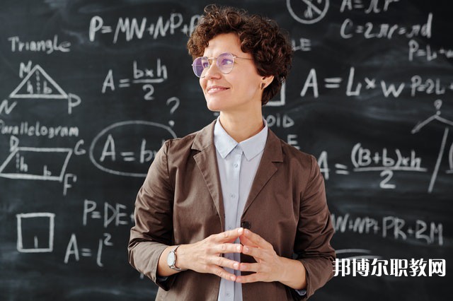 四川哪里的職業(yè)中學能讀酒店服務(wù)與管理專業(yè)
