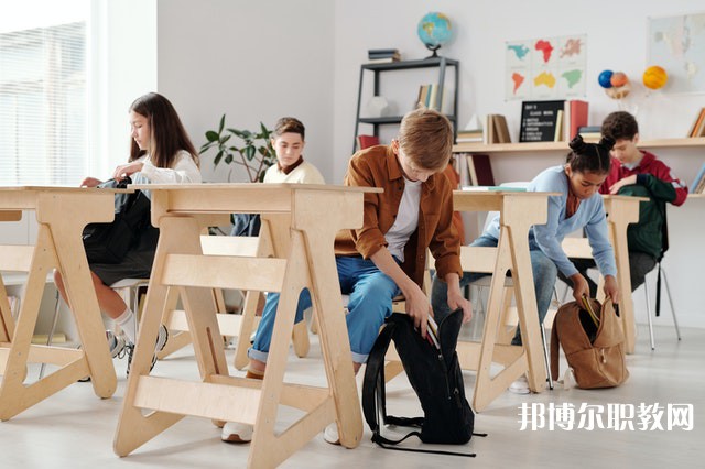 四川哪里的職業(yè)中學(xué)能讀計算機(jī)應(yīng)用與維護(hù)專業(yè)