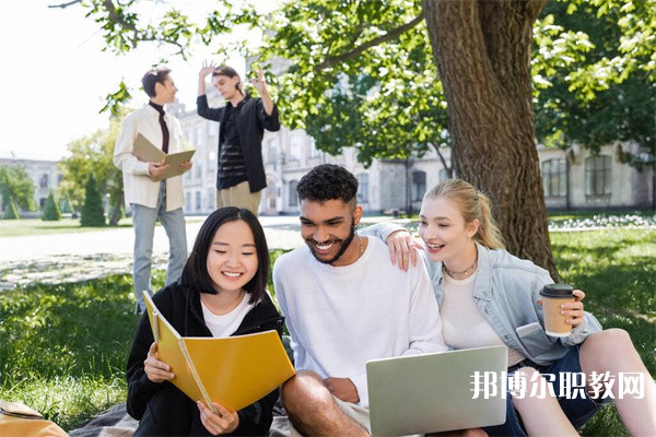 廣西哪里的中職學(xué)校能讀中專護理專業(yè)