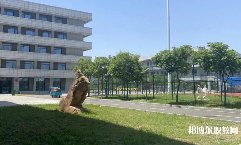 安徽省工業(yè)高級(jí)技工學(xué)校招生簡章2025年